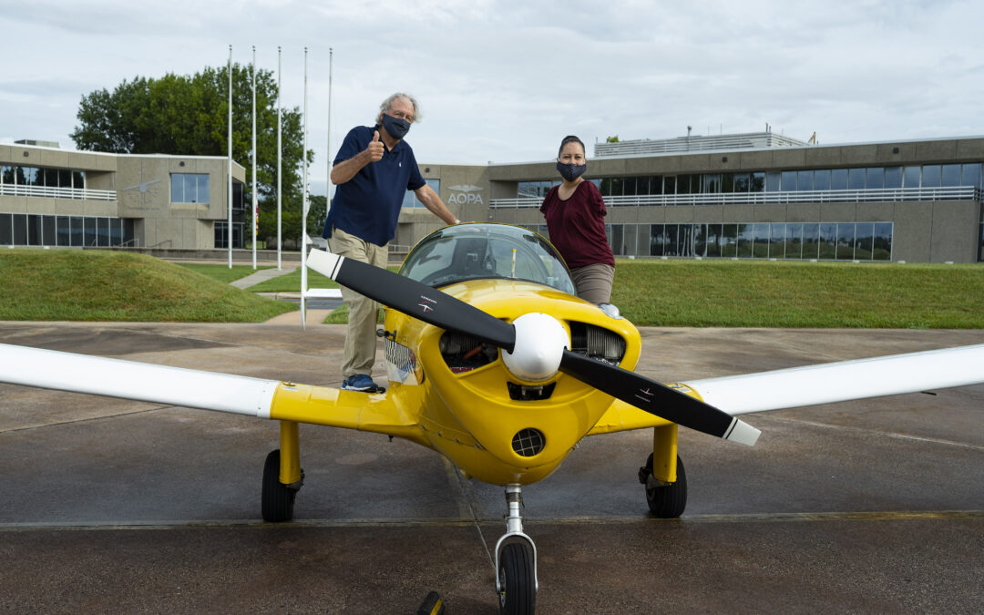 Watch: Former Sen. Harkin flies with first licensed pilot with no arms